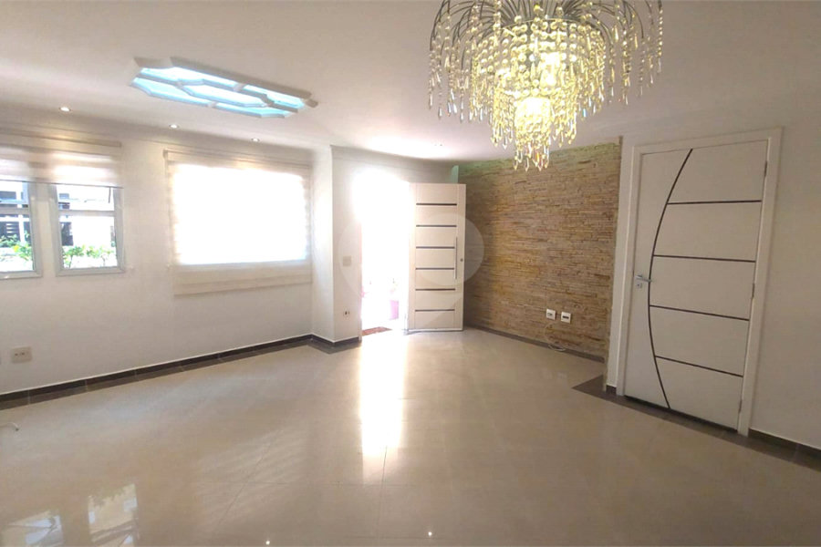 Casa para alugar com 3 quartos, sendo 1 suíte, no condomínio Santanna, São Paulo - SP