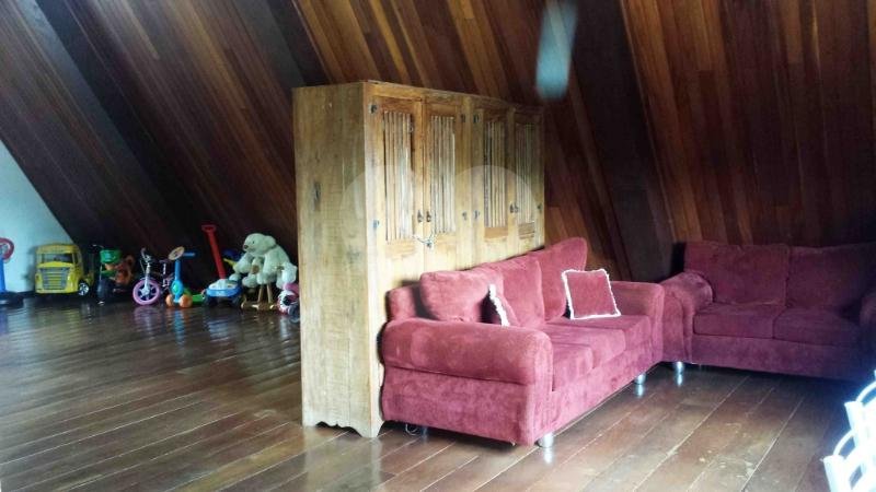 Sobrado à venda com 4 quartos, sendo 2 suítes, em Alto da Boa Vista, São Paulo, SP