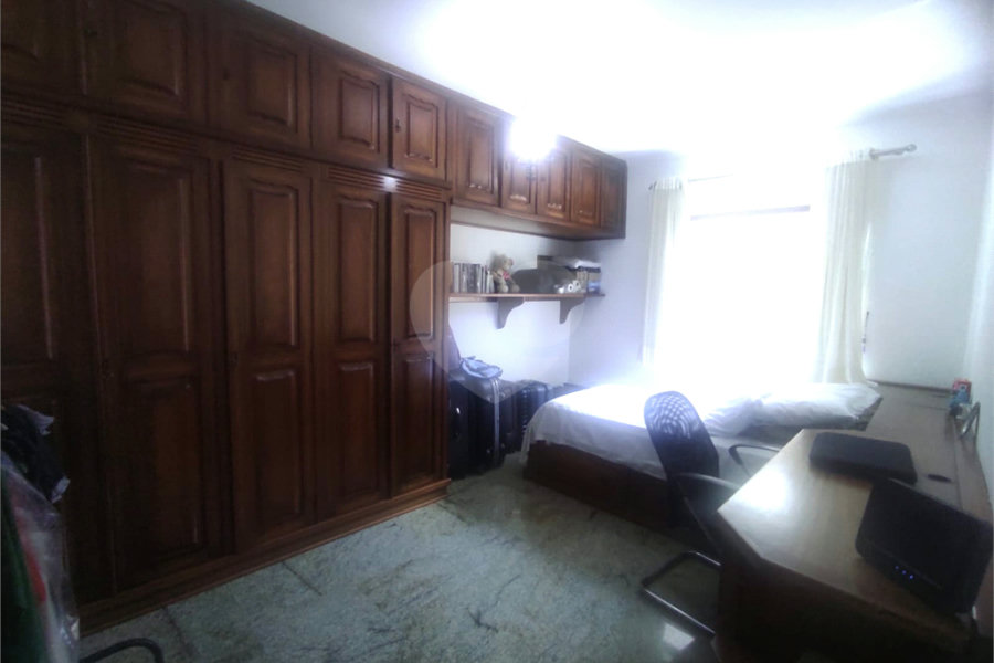 Sobrado à venda com 3 quartos, sendo 1 suíte,  em Vila Paiva, São Paulo, SP