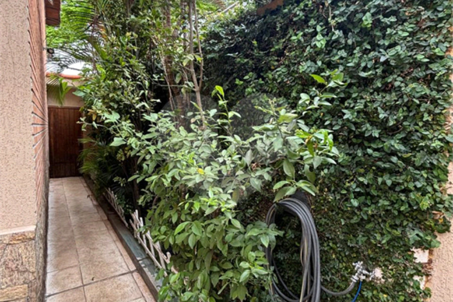 Sobrado à venda com 3 quartos, sendo 1 suíte, em Vila Albertina, São Paulo, SP