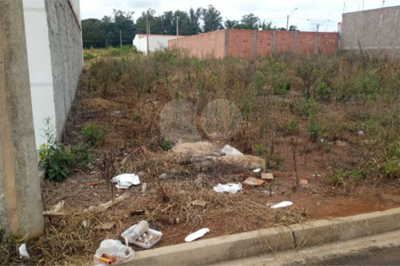 Lote no Jardim do Bosque, aceita financiamento ou aquisição de terreno e construção .