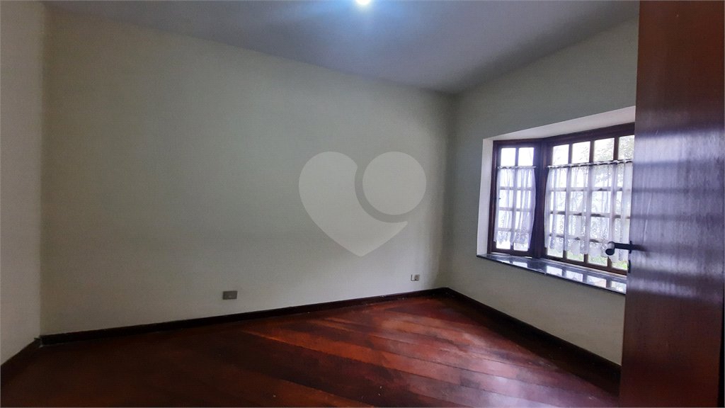 Sobrado à venda com 4 quartos, sendo 3 suítes,  em Interlagos, São Paulo, SP