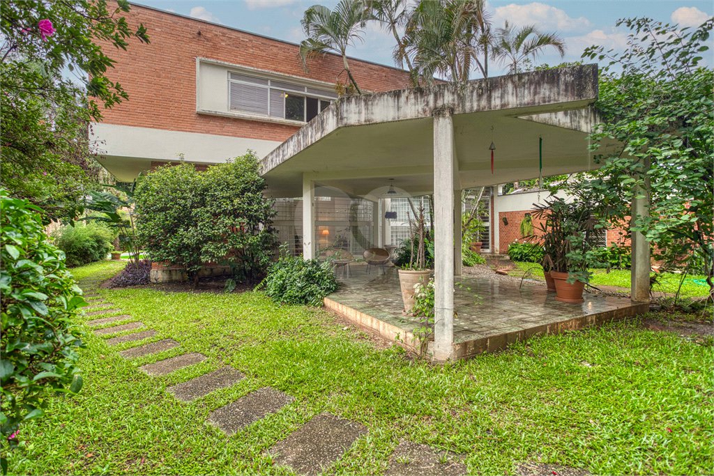 Sobrado à venda com 4 quartos, sendo 2 suítes, em Granja Julieta, São Paulo, SP