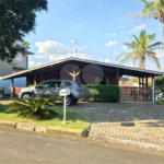 Casa à venda com 3 quartos, sendo 1 suíte, no condomínio Estância Marambaia, Vinhedo - SP