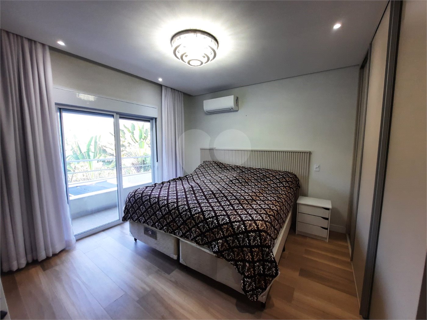 Casa à venda com 3 suítes no condomínio Ecovillagio, São Roque - SP