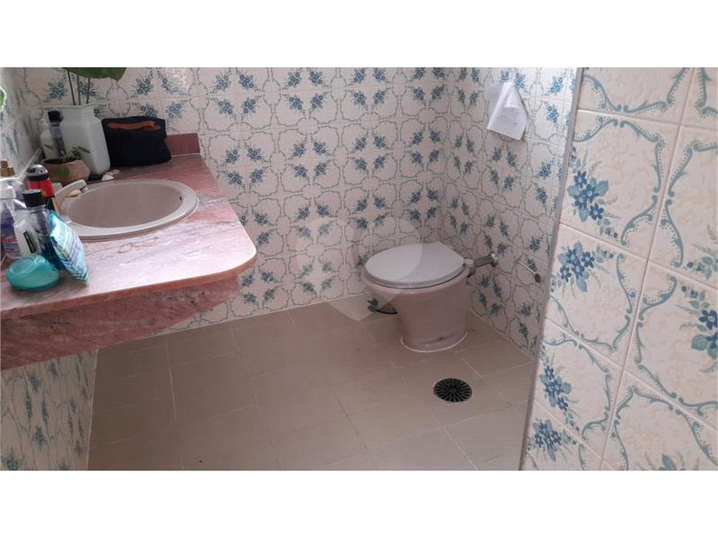 Casa à venda ou para alugar com 5 quartos, sendo 1 suíte, em Vila Romero, São Paulo, SP
