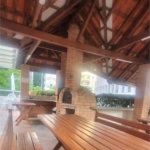 Apartamento porteira fechada com vista para o mar e lazer completo em Pitangueiras – Guarujá
