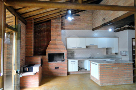 Casa à venda com 4 suítes no condomínio Estância Marambaia, Vinhedo - SP