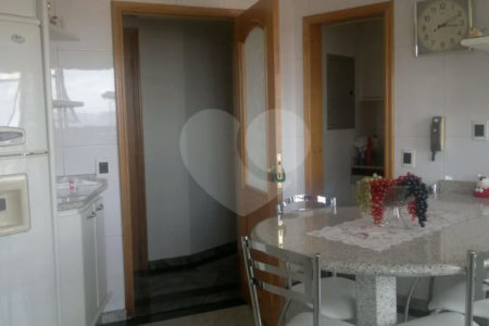 Cobertura à venda com 5 quartos, sendo 4 suítes, em Vila Paulicéia, São Paulo, SP