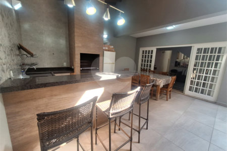 Casa à venda com 3 quartos, sendo 1 suíte, em Vila de Vecchi, Jundiaí, SP