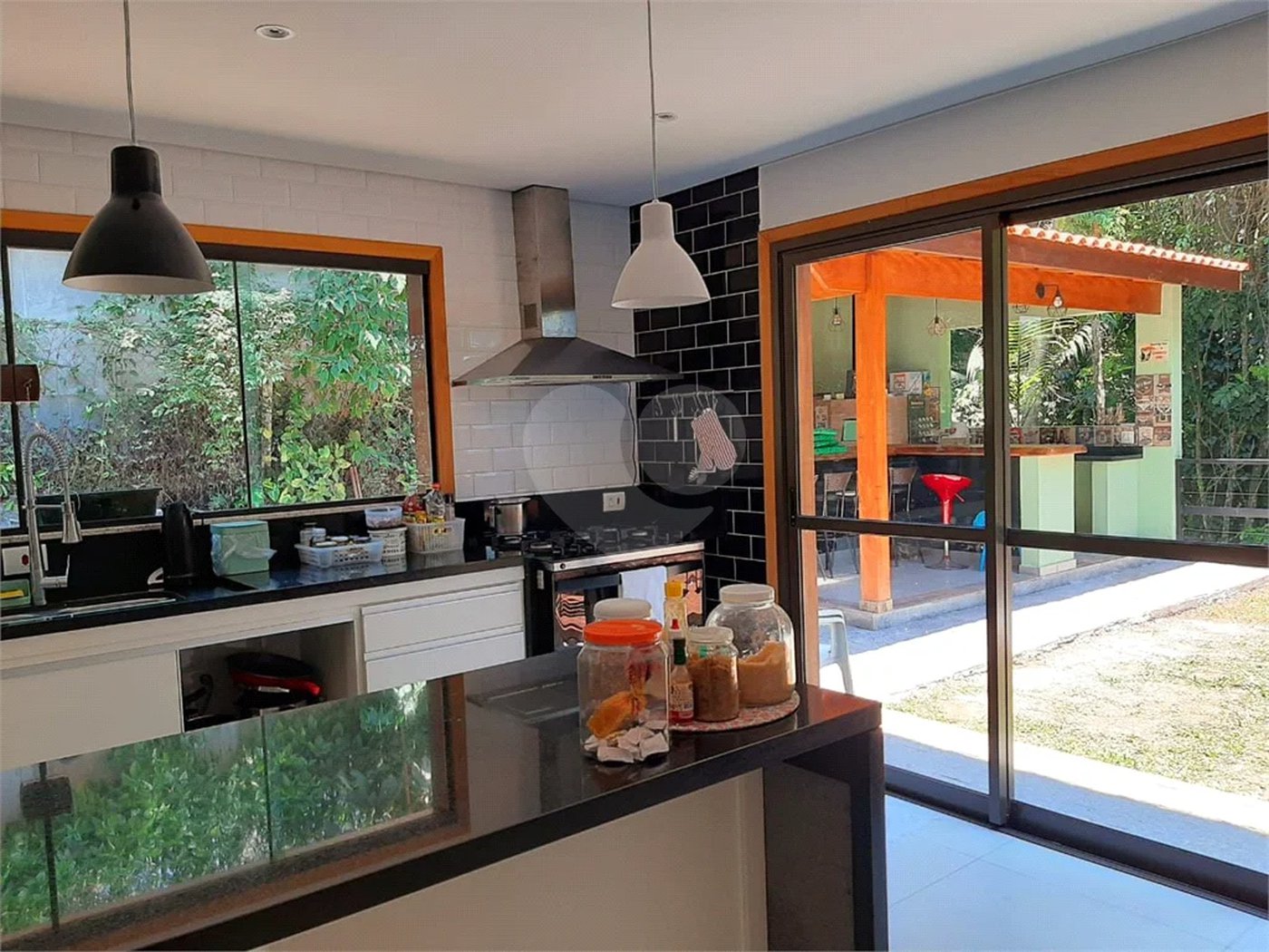 Casa à venda ou para alugar com 5 quartos, sendo 4 suítes, no condomínio Associação Reserva das Hortênsias, Mairiporã - SP