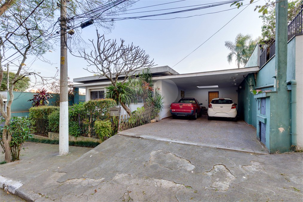 Casa à venda com 5 quartos, sendo 2 suítes, em Alto da Boa Vista, São Paulo, SP