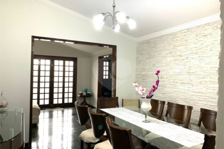 Casa à venda com 3 suítes em Vila Amorim, Suzano, SP