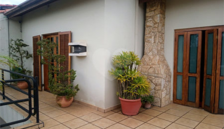Sobrado à venda com 3 quartos, sendo 1 suíte, no Centro, Biritiba-mirim, SP