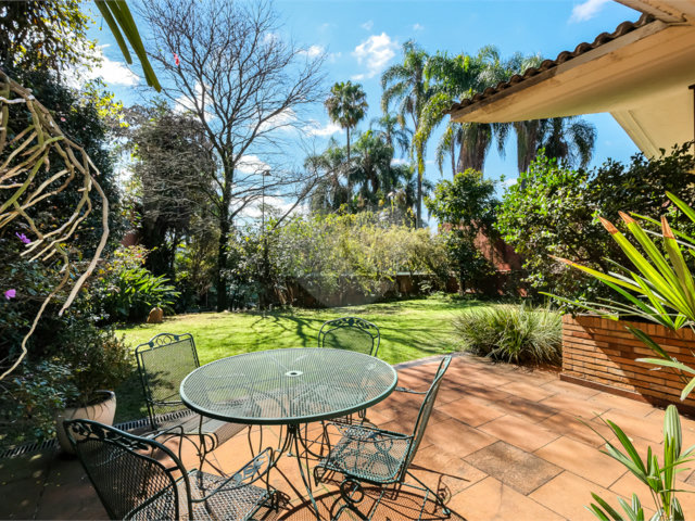Casa à venda com 4 quartos, sendo 2 suítes,  em Jardim Cordeiro, São Paulo, SP