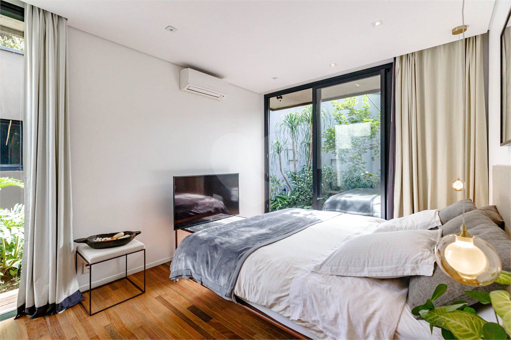 Casa à venda com 6 quartos, sendo 2 suítes,  em Santo Amaro, São Paulo, SP
