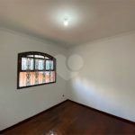 Sobrado à venda com 4 quartos, sendo 1 suíte, em Jardim Medina, Poá, SP