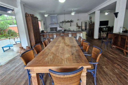 Casa à venda com 4 suítes no condomínio Estância Marambaia, Vinhedo - SP