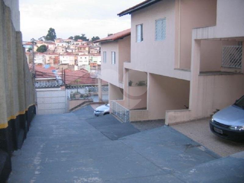 Casa à venda com 3 quartos, sendo 1 suíte, no condomínio Residencial Maracujás, São Paulo - SP