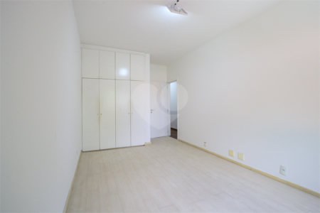Sobrado à venda com 4 quartos, sendo 2 suítes,  em Brooklin, São Paulo, SP