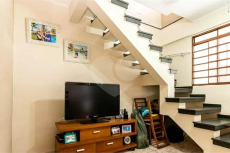 Sobrado à venda com 4 quartos, sendo 1 suíte,  em Vila Dalila, São Paulo, SP