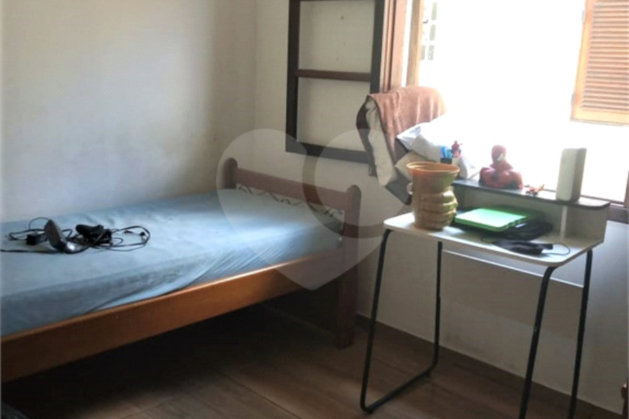 Sobrado à venda com 3 quartos, sendo 1 suíte,  em Vila Romero, São Paulo, SP