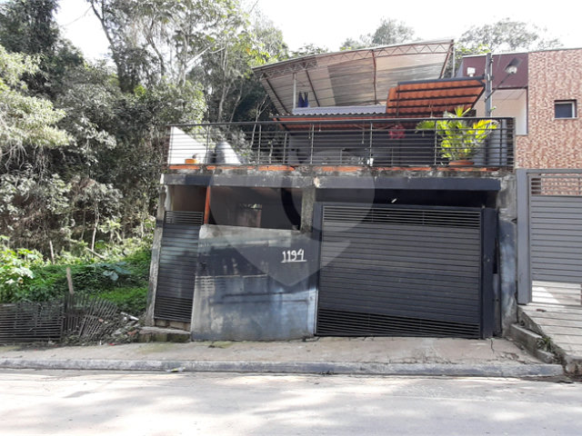 Sobrado à venda com 3 quartos, sendo 1 suíte,  em Serra da Cantareira, Mairiporã, SP