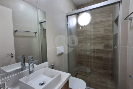 Apartamento totalmente decorado em Moema com 70 m2 , 2 quartos, 2 suítes e 2 vagas, ambientes com ar condicionado.