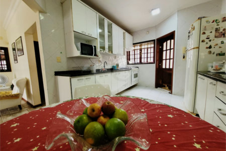 Sobrado à venda com 4 quartos, sendo 1 suíte, em Jardim Regina, Indaiatuba, SP