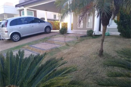Casa à venda com 3 quartos, sendo 1 suíte, no condomínio Palmeiras Imperiais, Salto - SP