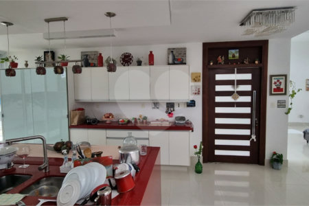 Casa à venda com 5 quartos, sendo 2 suítes, no condomínio Swiss Park, São Bernardo do Campo - SP