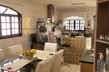 Casa à venda com 2 quartos, sendo 1 suíte,  em Vila Cintra, Mogi das Cruzes, SP