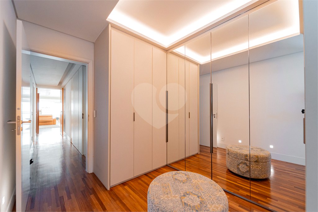 Apartamento à venda com 3 suítes em Campo Belo, São Paulo, SP