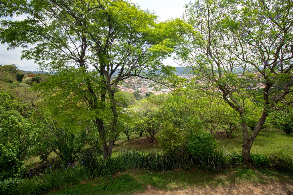 Chácara à venda com 3 quartos, sendo 1 suíte, em Capuava, São Roque, SP