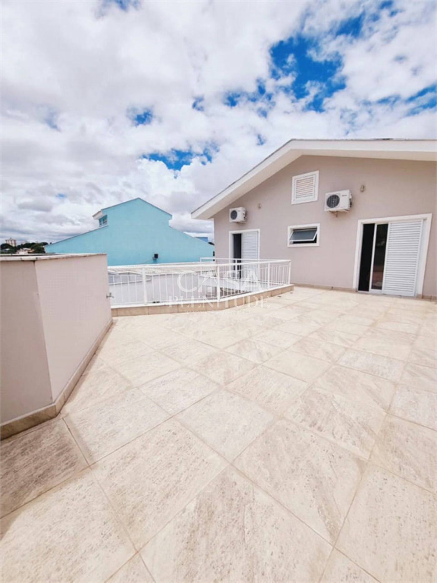 Sobrado à venda com 3 quartos, sendo 1 suíte, em Parque Residencial Villa dos Inglezes, Sorocaba, SP