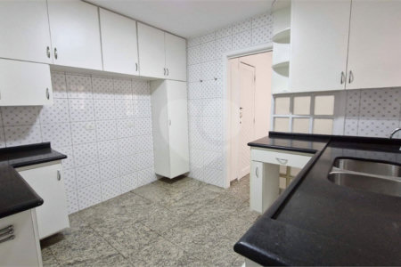 Casa à venda com 4 suítes no condomínio Jardim Vitória Régia, São Paulo - SP