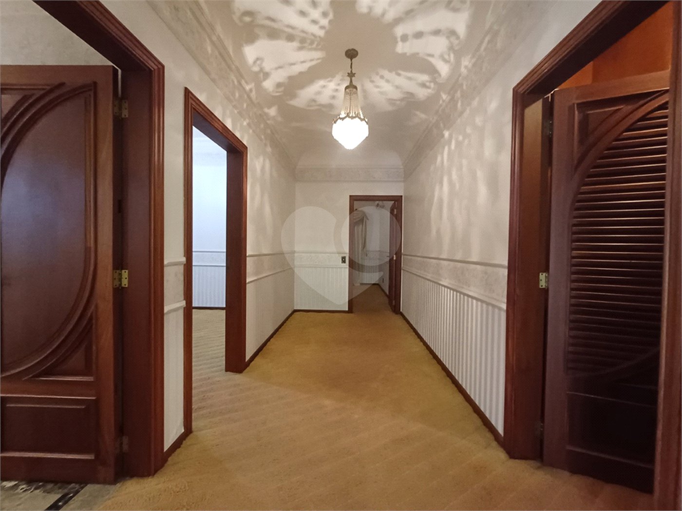Casa à venda com 6 suítes no condomínio Portal da Raposo, Sorocaba - SP