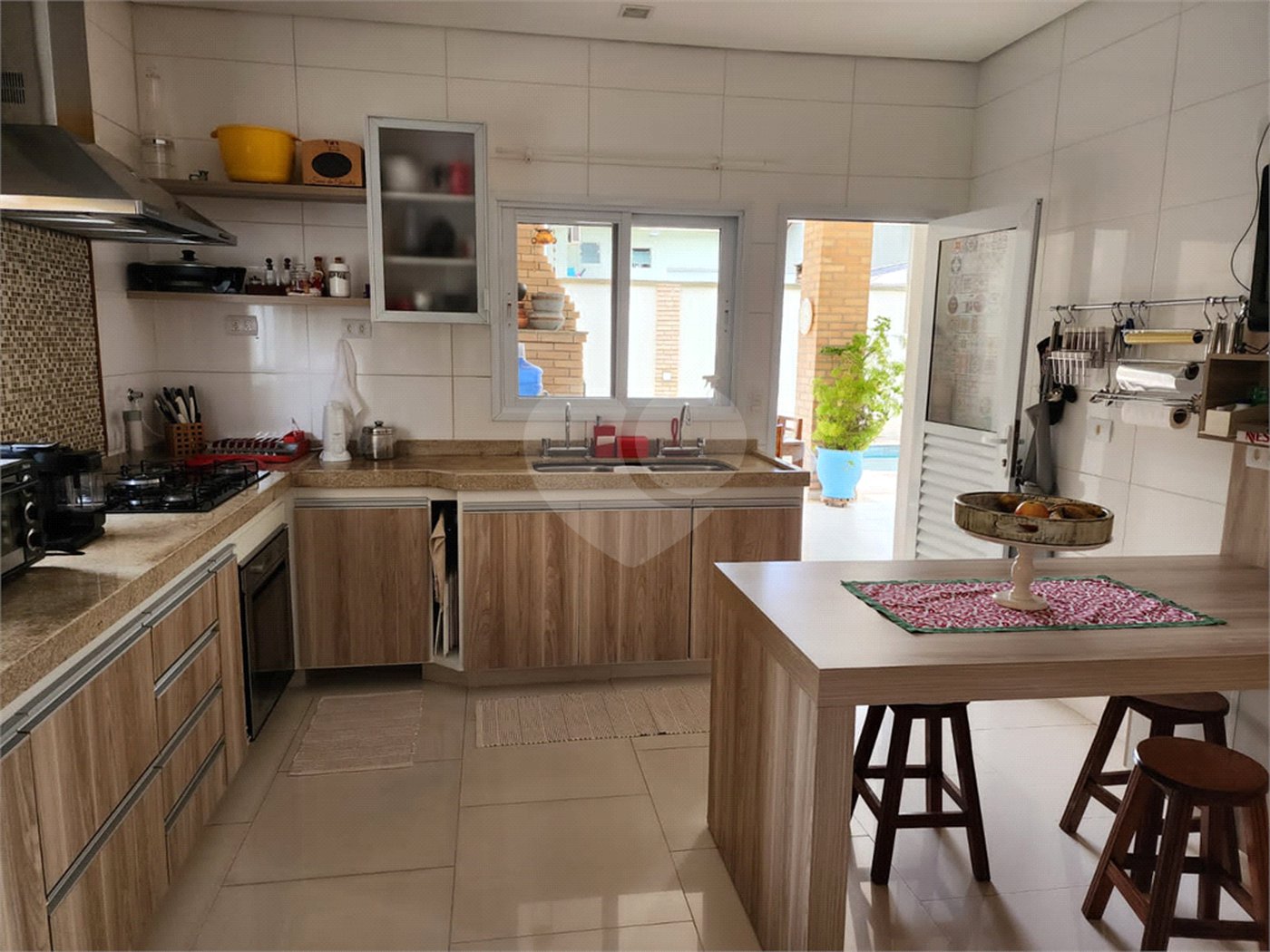 Casa à venda com 4 suítes no condomínio Pedra Grande, Atibaia - SP