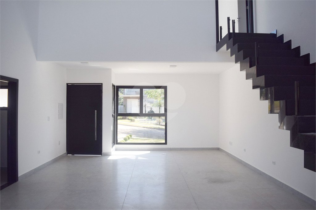 Casa à venda com 4 suítes no condomínio Figueira Garden, Atibaia - SP