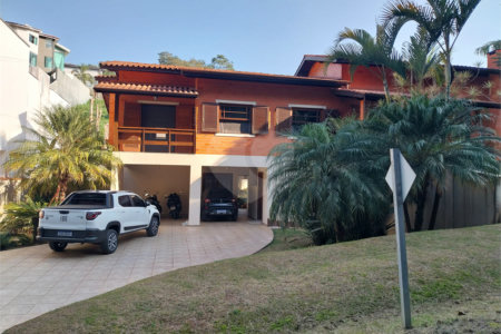 Casa Térrea à venda com 4 quartos, sendo 1 suíte,  em Parque dos Lagos, Mogi das Cruzes, SP