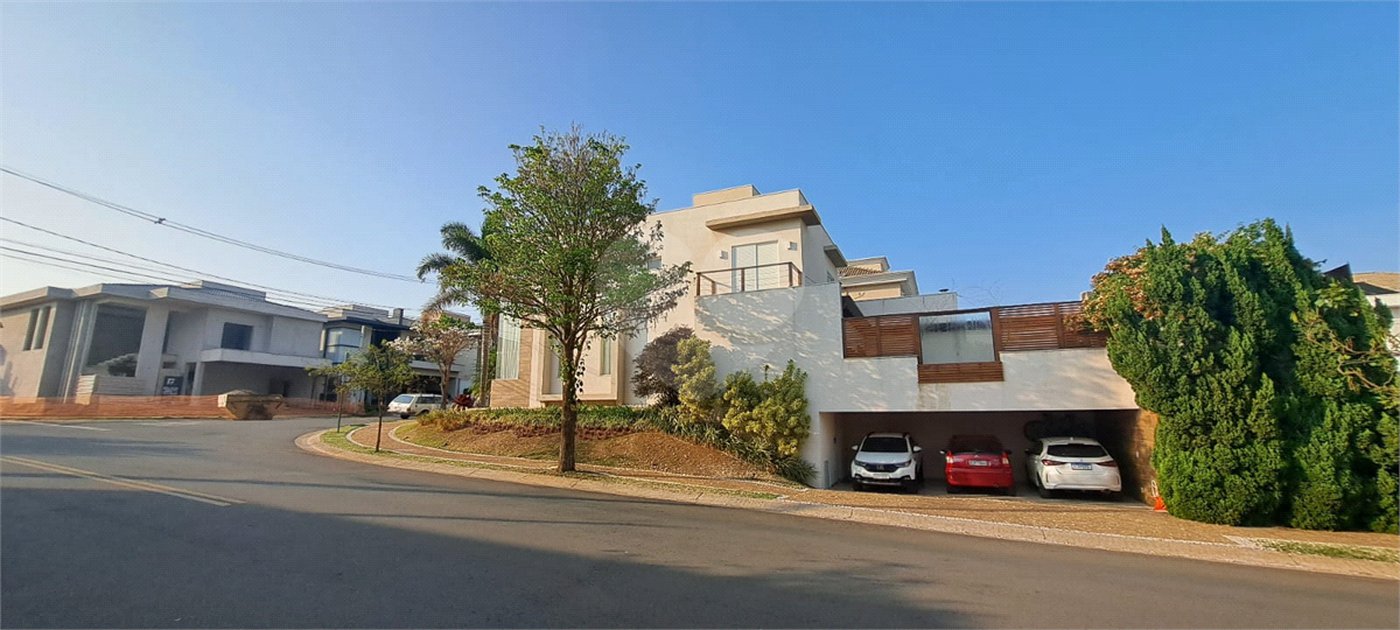 Casa à venda com 4 quartos, sendo 3 suítes,  no condomínio Res. Luzern, Campinas - SP