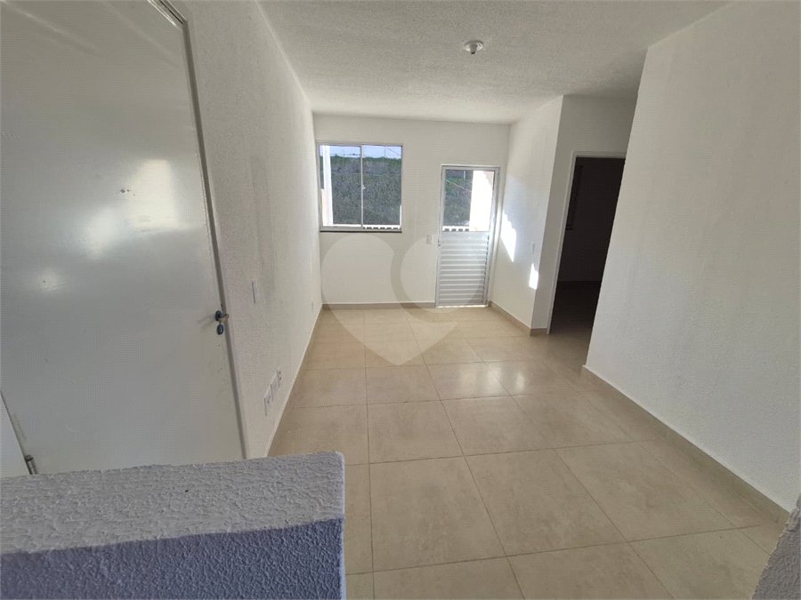 Indaiatuba - Sp - Vila Vic Florença - R$ 290.000,00 - Apartamento de 48m²,, no andar de cima, dois quartos, um banheiro, cozinha e sala, uma vaga de garagem. Condomínio fechado. Apartamento está do jeito que foi entregue . Area de lazer no condominio - Área do condomínio: Churrasqueira