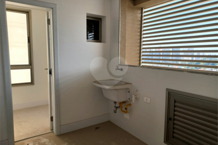 Apartamento à venda com 4 suítes em Real Parque, São Paulo, SP