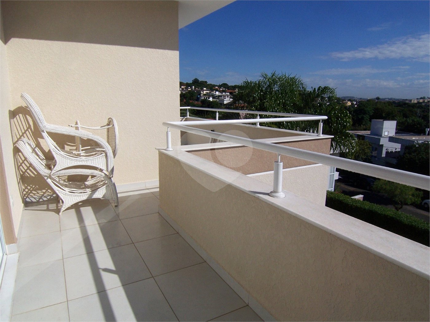 Casa à venda com 3 suítes no condomínio Residencial Recanto dos Paturis, Vinhedo - SP