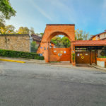Casa à venda ou para alugar com 4 quartos, sendo 3 suítes,  no condomínio Da Serra, São Paulo - SP