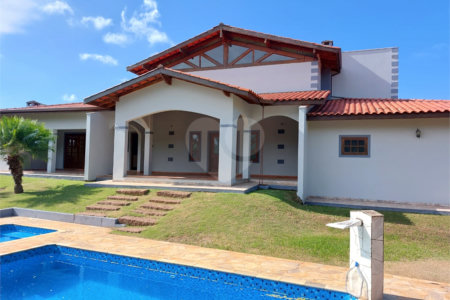Casa à venda com 4 suítes no condomínio Monte Belo, Salto - SP