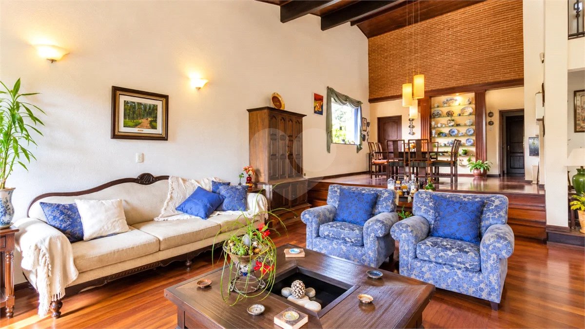 Casa à venda com 5 quartos, sendo 4 suítes, em Interlagos, São Paulo, SP