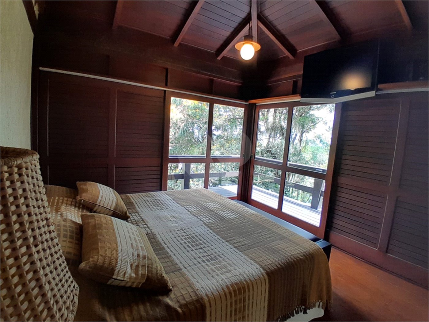 Casa à venda com 4 quartos, sendo 2 suítes, no condomínio Cantareira, Mairiporã - SP