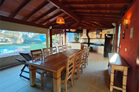 Casa à venda com 7 quartos, sendo 4 suítes, no condomínio Riviera de Santa Cristina XIII, Paranapanema - SP