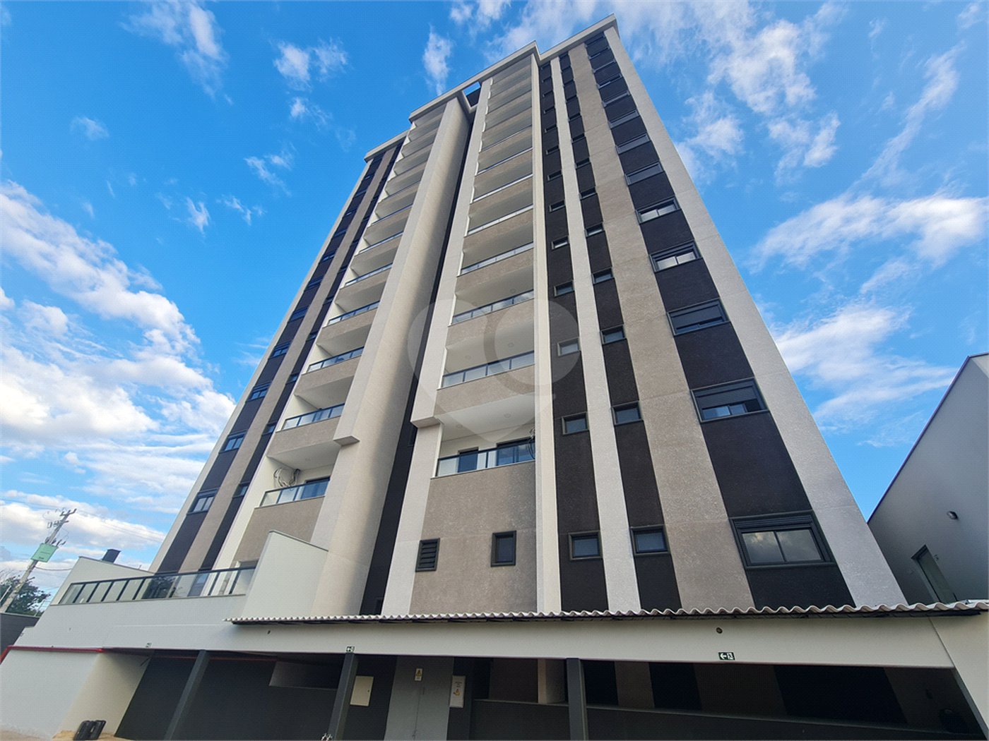Apartamento à venda com 3 quartos, sendo 1 suíte,  em Jardim Refúgio, Sorocaba, SP